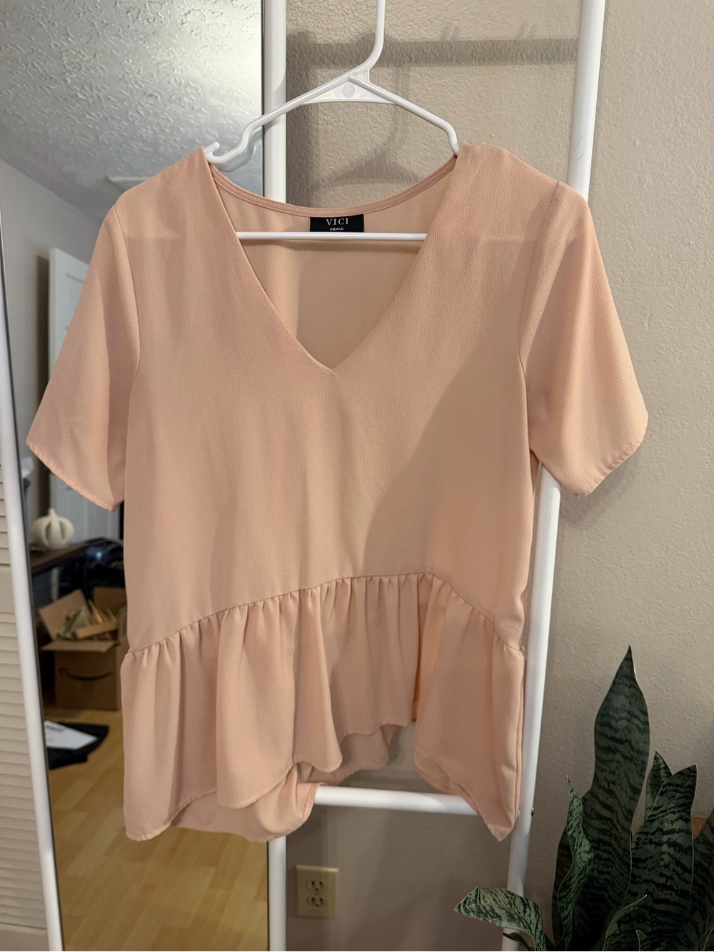 VICI Blush Peplum V-Neck Short Sleeve Top